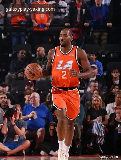 伦纳德手腕伤势应对与快船战术解析：亚星娱乐官网导航攻略实用技巧